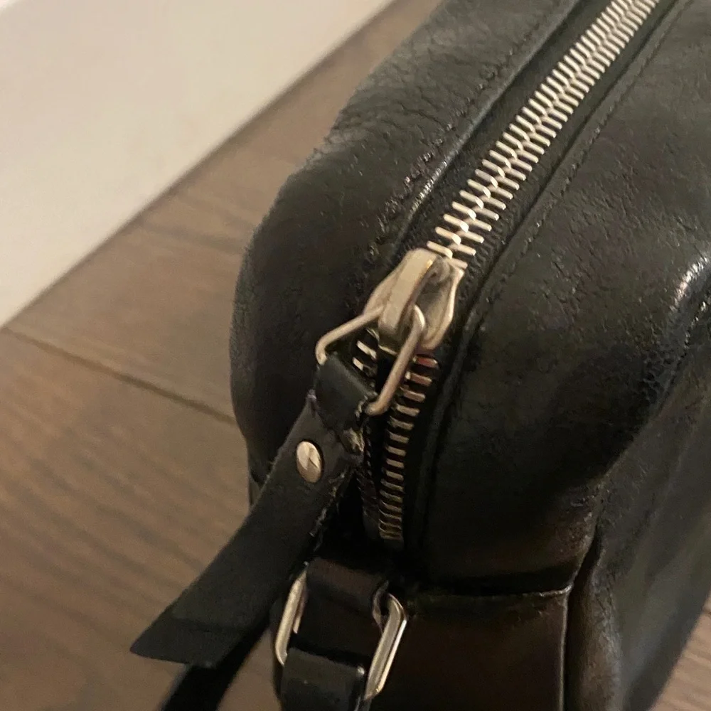 Saint Laurent Black Leather Shoulder Bag - Picture 4 of 6